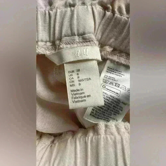 H&M cream shorts - Picture 8 of 10